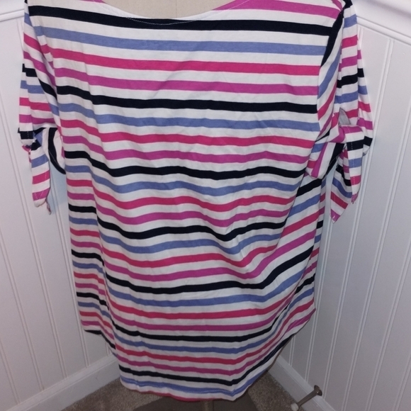 Woman's stripped top - Picture 3 of 4